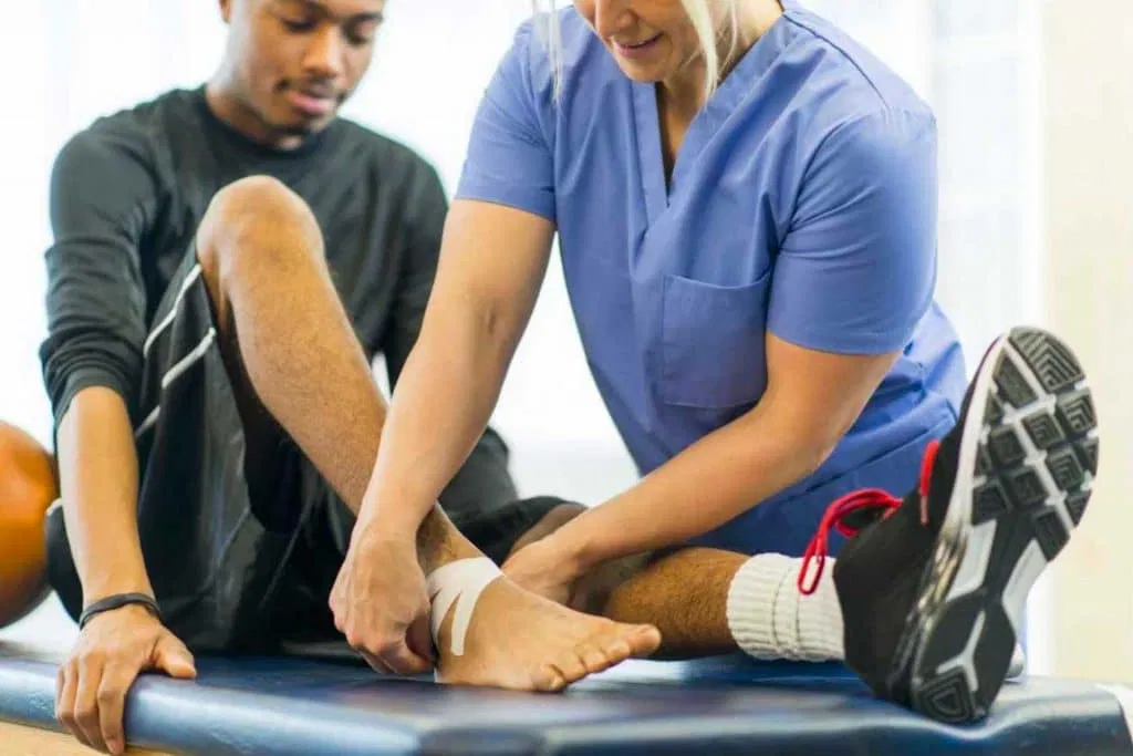 الخدمات التي يقدمها أخصائي العلاج الطبيعي